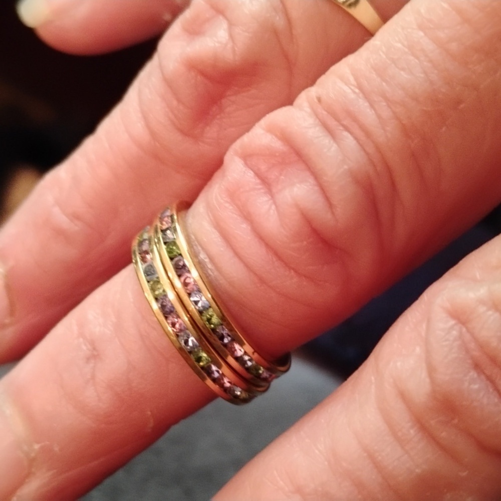 Beautiful Joan Rivers gold stack rings